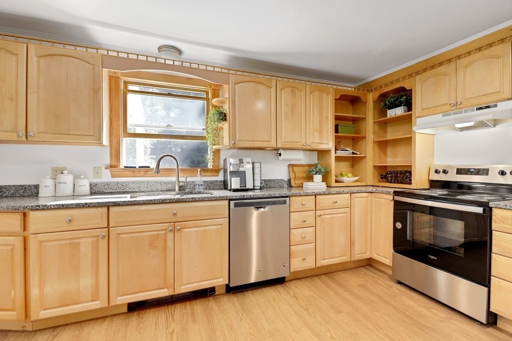 202 Van Norden Road Reading, MA 01867 - Photo 10 of 39 Gallery Image 10