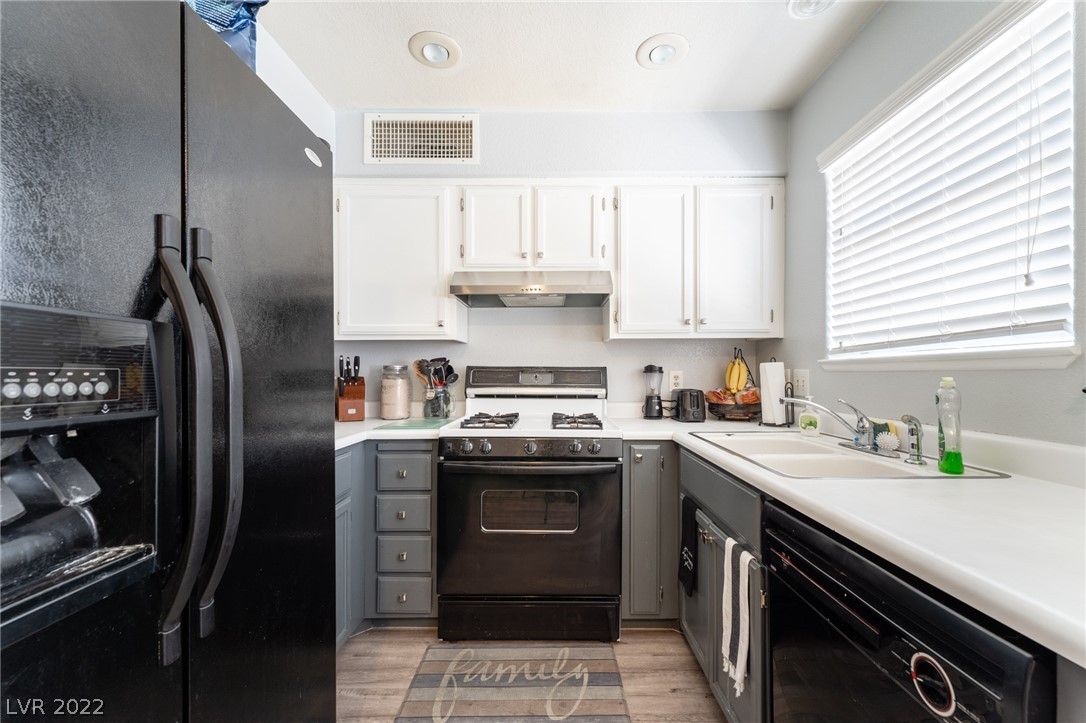8012 Cimarron Ridge Drive, Unit 101 Las Vegas, NV 89128 - Photo 9 of 22
