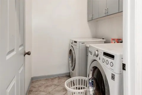 a view of livingroom with washer and dryer