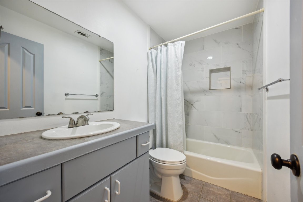 602 Jessie Street Austin, TX 78704 - Photo 25 of 32 a bathroom with a sink a toilet and shower