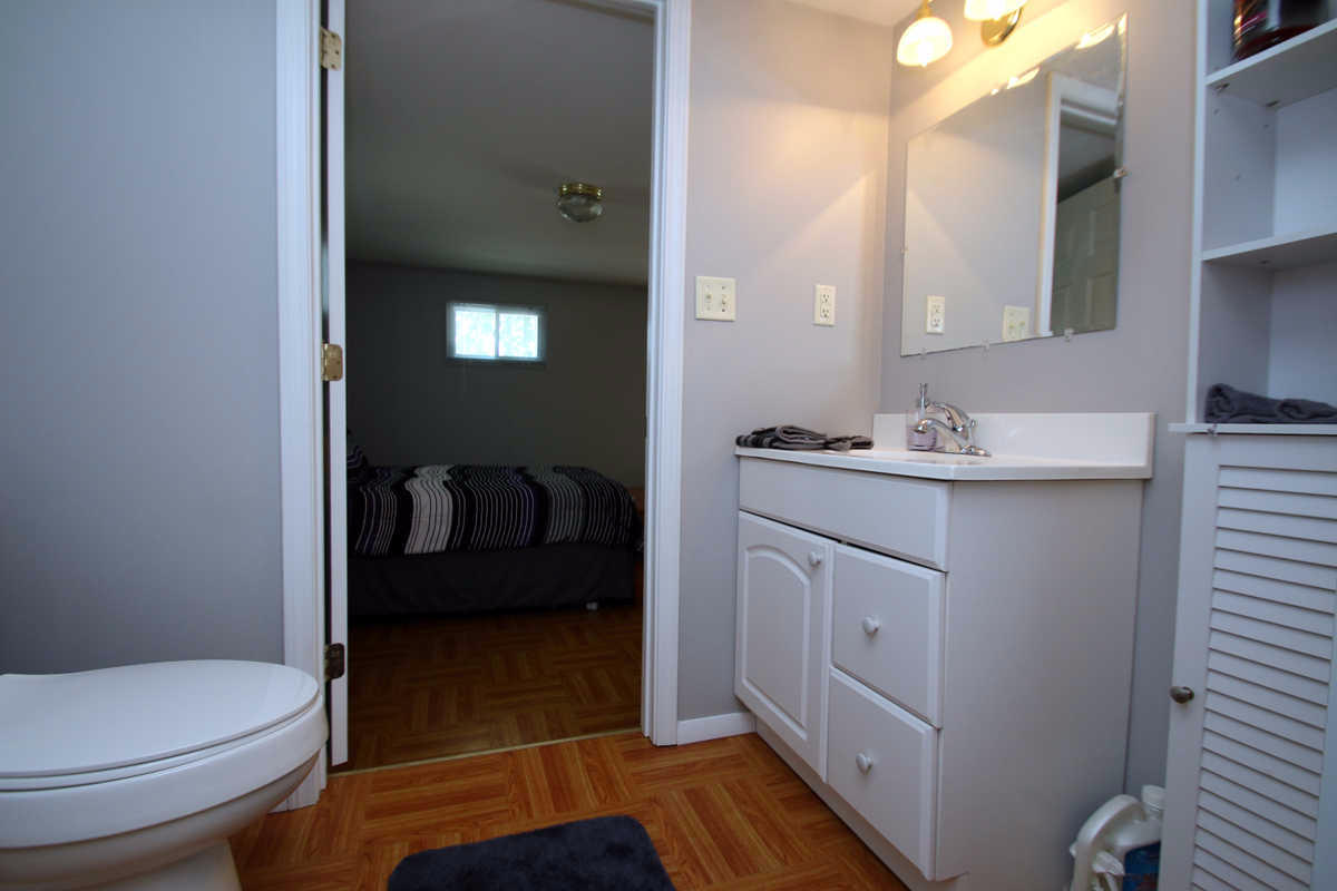 1005 Morrell Road Knoxville, TN 37919 - Photo 21 of 30 Second Bathroom View to Bedroom
