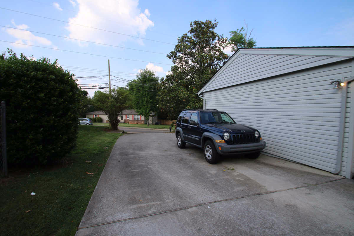 1005 Morrell Road Knoxville, TN 37919 - Photo 25 of 30 Plenty of Parking