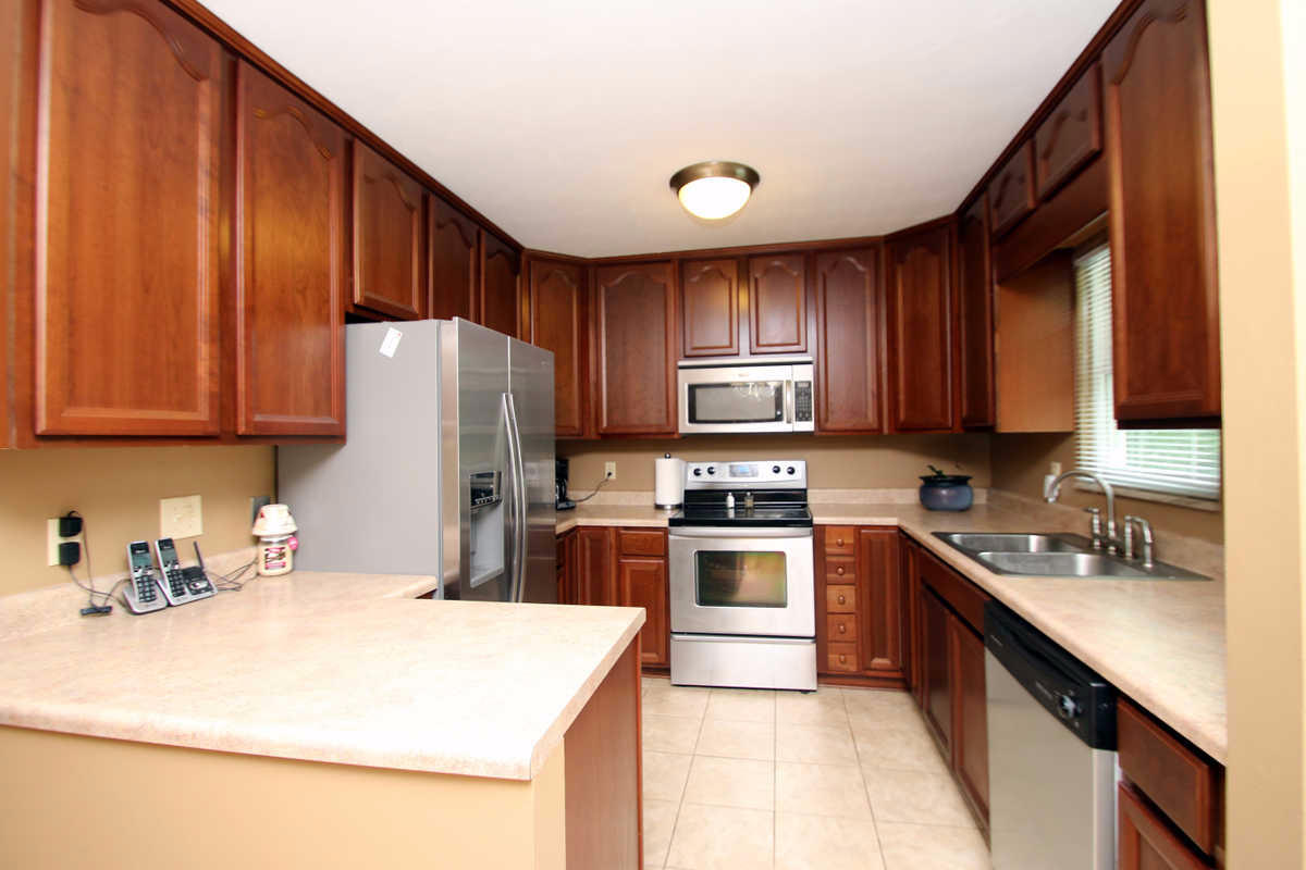 1005 Morrell Road Knoxville, TN 37919 - Photo 7 of 30 Gorgeous Wood Cabinets