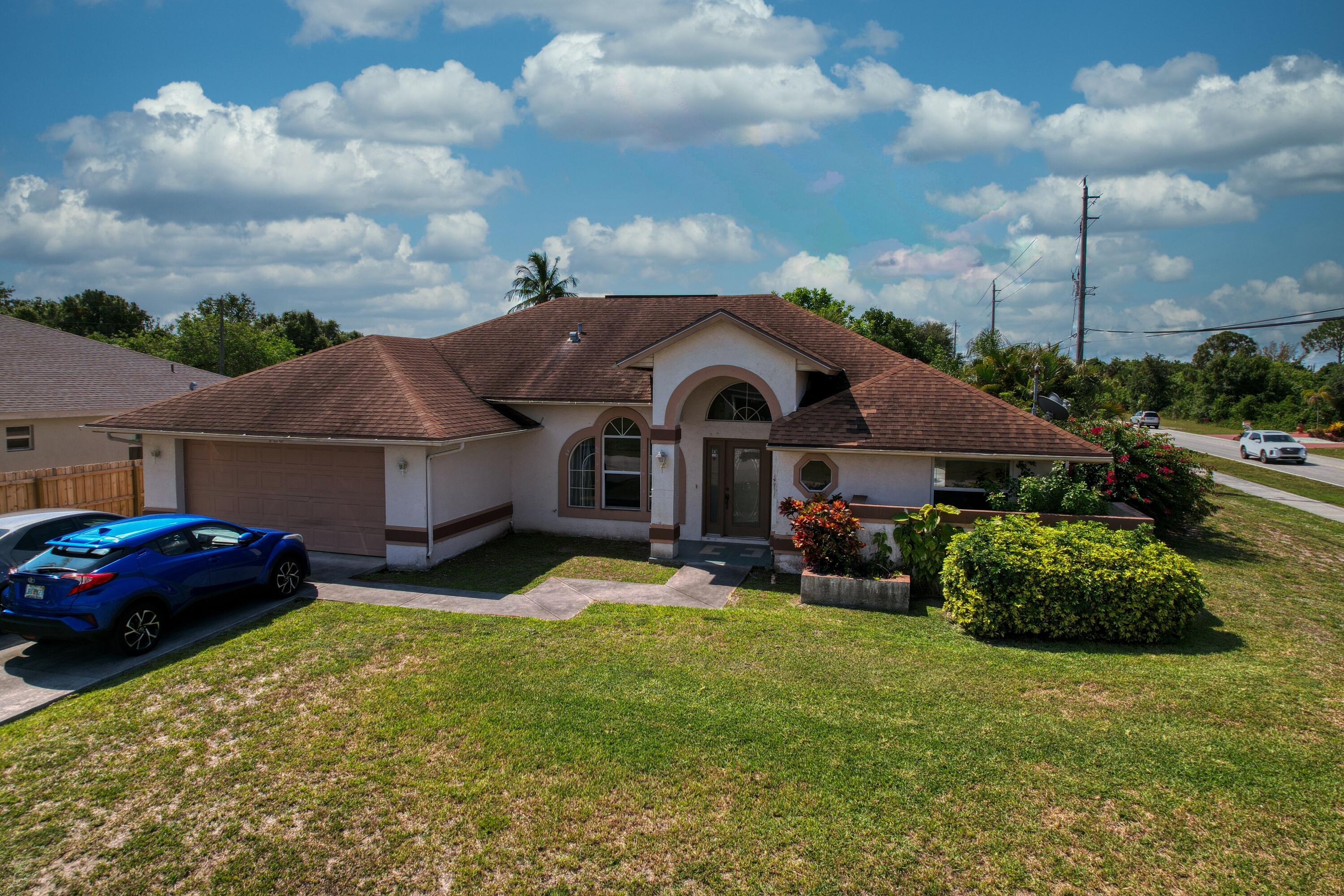 786 Southwest Bond Road Port St. Lucie, FL 34953 - Photo 8 of 33 a front view of a house with garden
