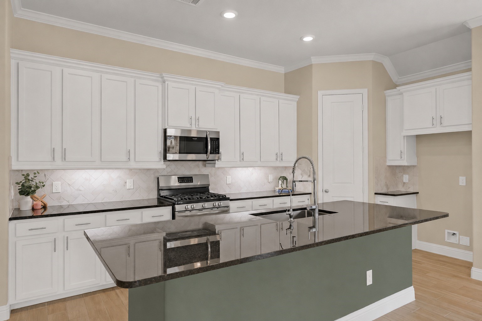 4948 Birchwood Bluff Lane Rosharon, TX 77583 - Photo 8 of 33
