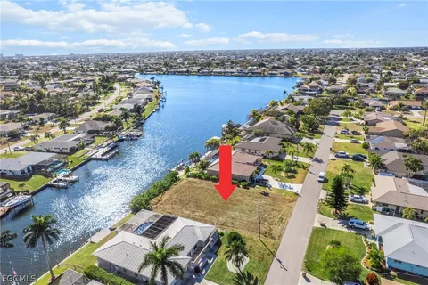 $199,900 | 322 Southeast 33rd Street, Cape Coral, FL 33904