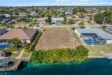 $199,900 | 322 Southeast 33rd Street, Cape Coral, FL 33904