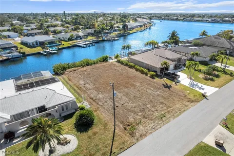 $199,900 | 322 Southeast 33rd Street, Cape Coral, FL 33904