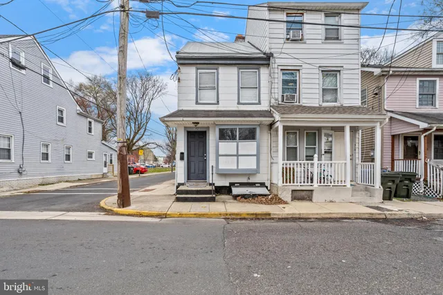 $2,049 | 312 York Street, Burlington, NJ 08016