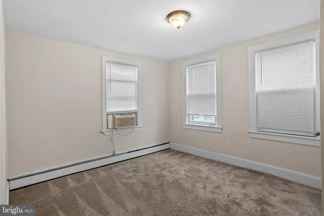 $1,949 | 312 York Street, Burlington, NJ 08016