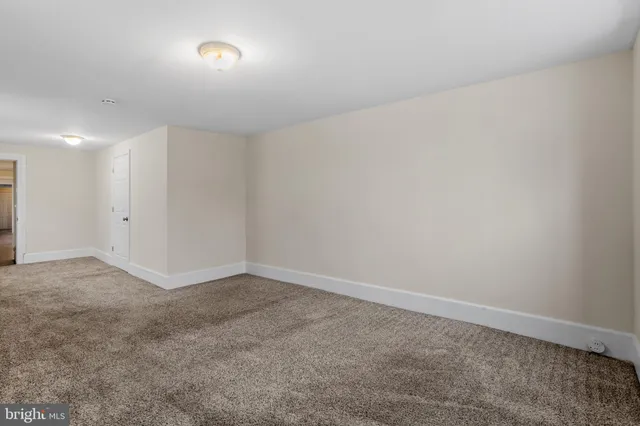 $2,049 | 312 York Street, Burlington, NJ 08016