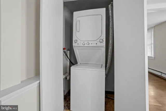 $1,949 | 312 York Street, Burlington, NJ 08016