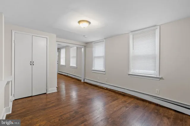 $2,049 | 312 York Street, Burlington, NJ 08016