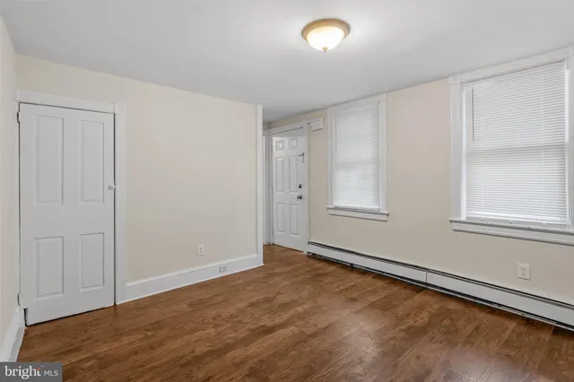 $2,049 | 312 York Street, Burlington, NJ 08016