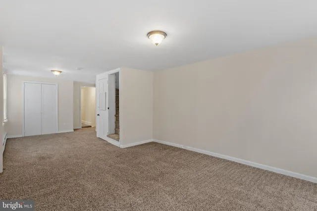 $2,049 | 312 York Street, Burlington, NJ 08016