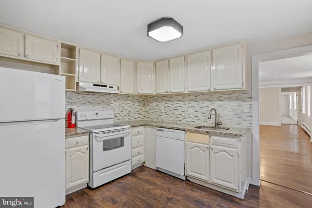 $1,949 | 312 York Street, Burlington, NJ 08016