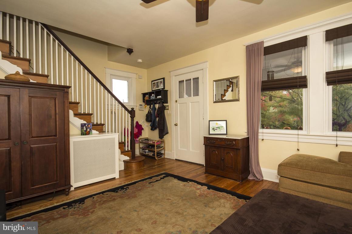 6005 Sycamore Road Baltimore, MD 21212 - Photo 5 of 29 Living Room