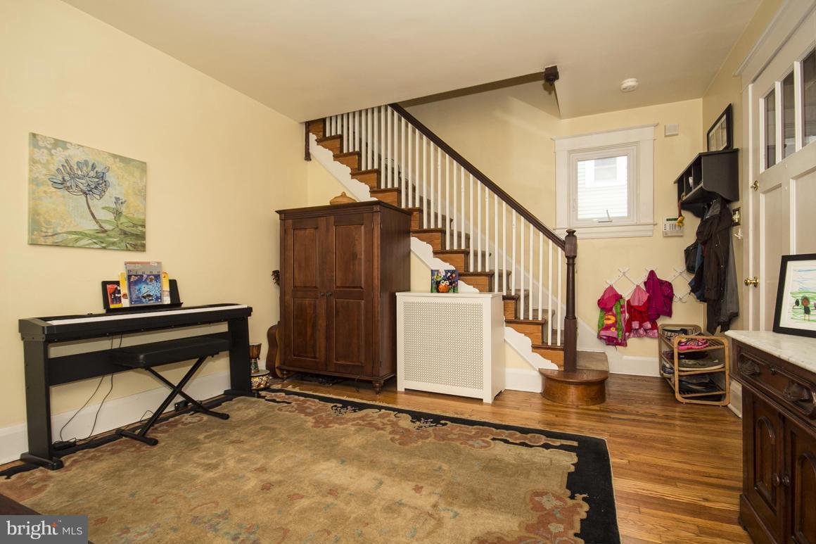 6005 Sycamore Road Baltimore, MD 21212 - Photo 7 of 29 Living Room
