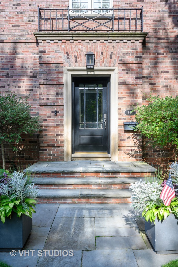 924 Sheridan Road Wilmette, IL 60091 - Photo 2 of 43