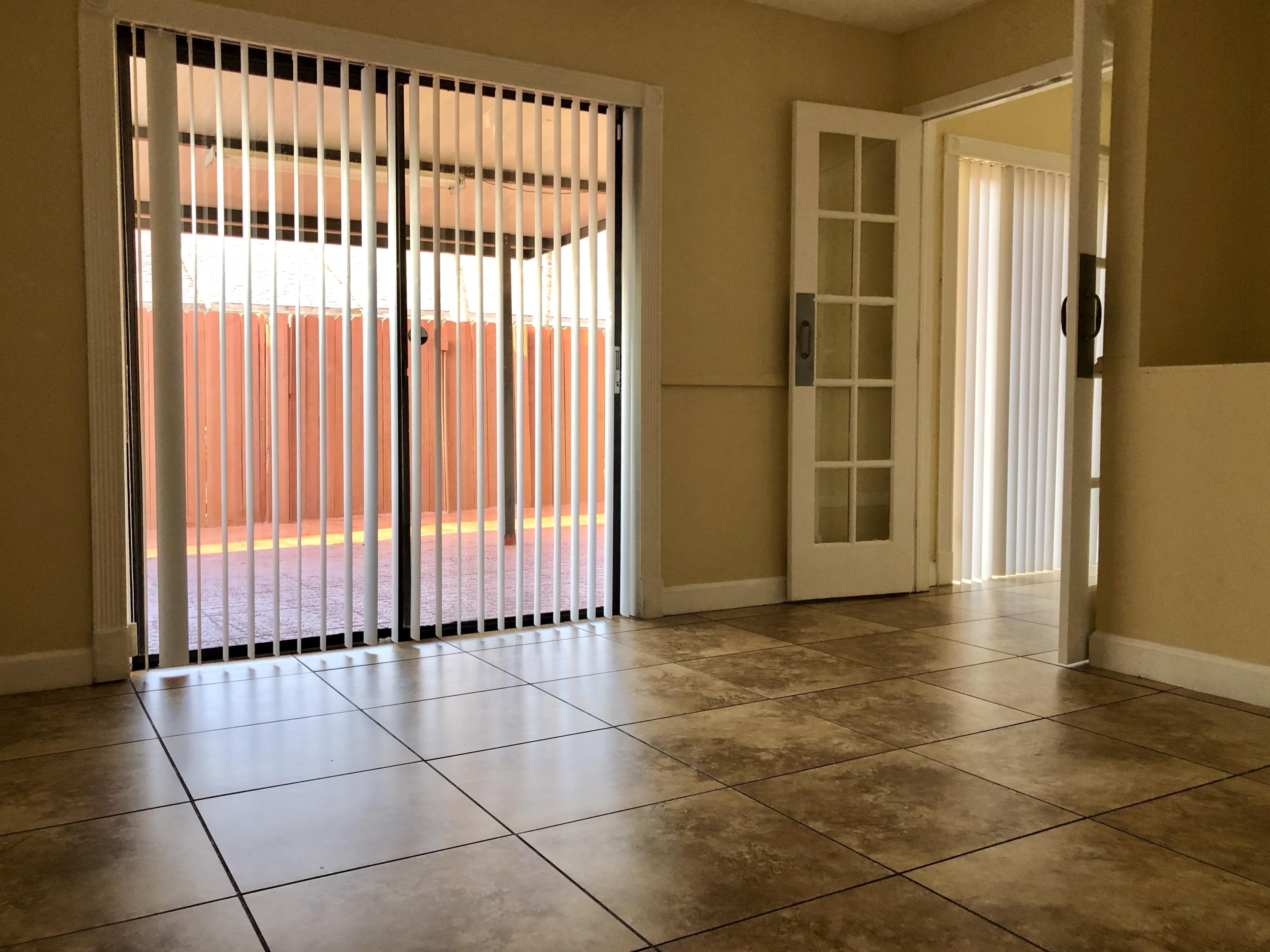 551 Springdale Circle Palm Springs, FL 33461 - Photo 9 of 30 IMG_E6465