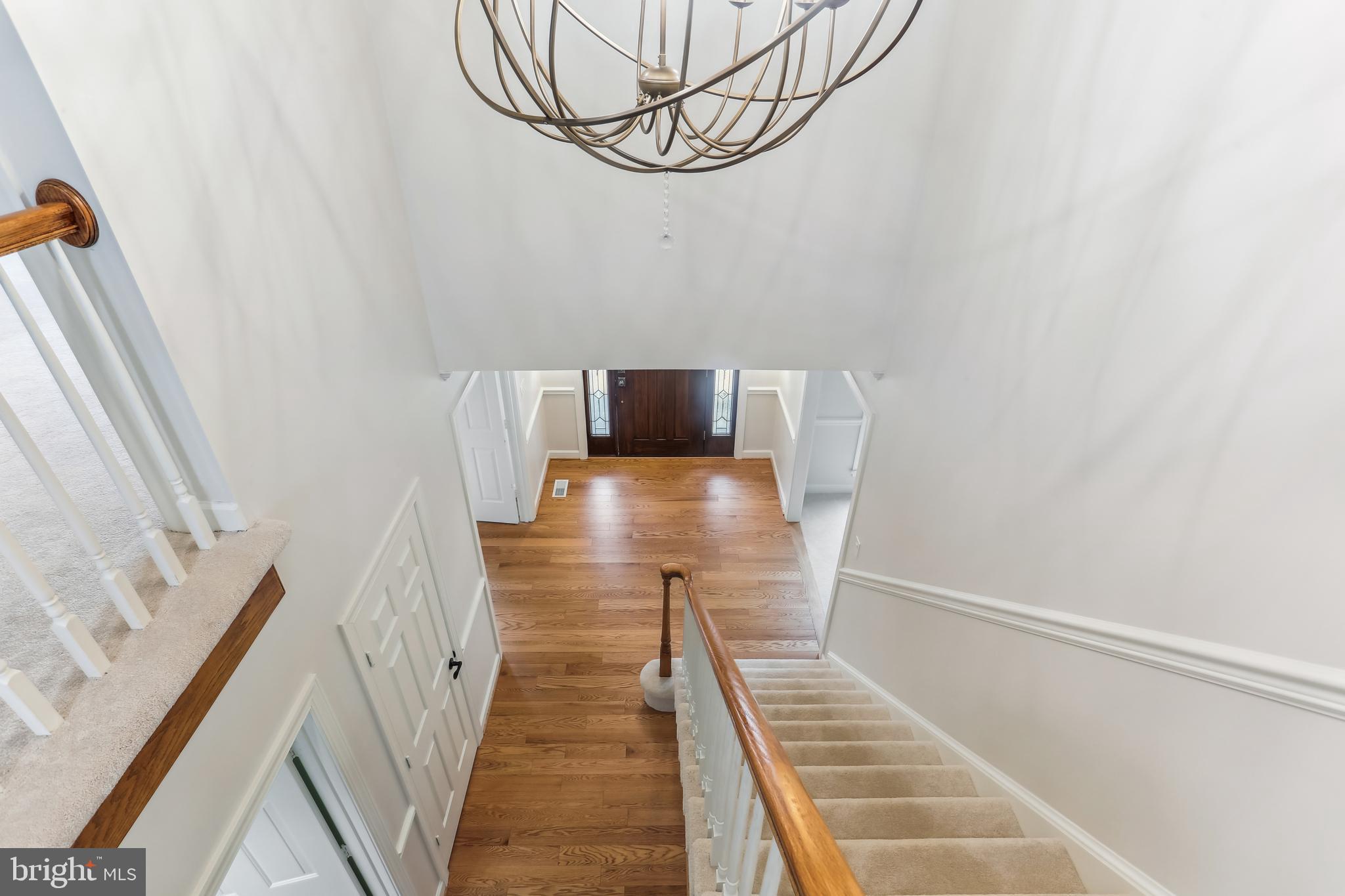 9409 Thornedike Drive Laytonsville, MD 20882 - Photo 37 of 86 Upper-level front foyer