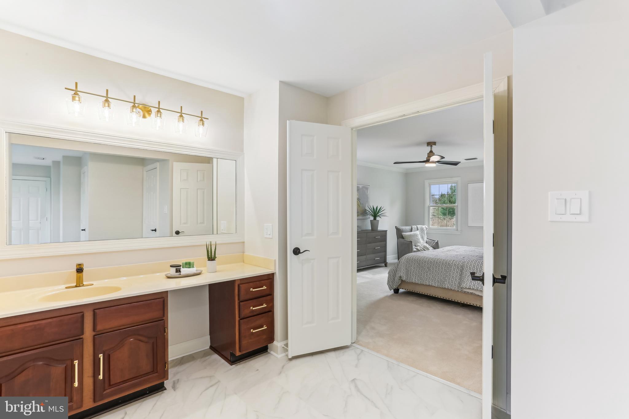 9409 Thornedike Drive Laytonsville, MD 20882 - Photo 45 of 86 Primary dressing area