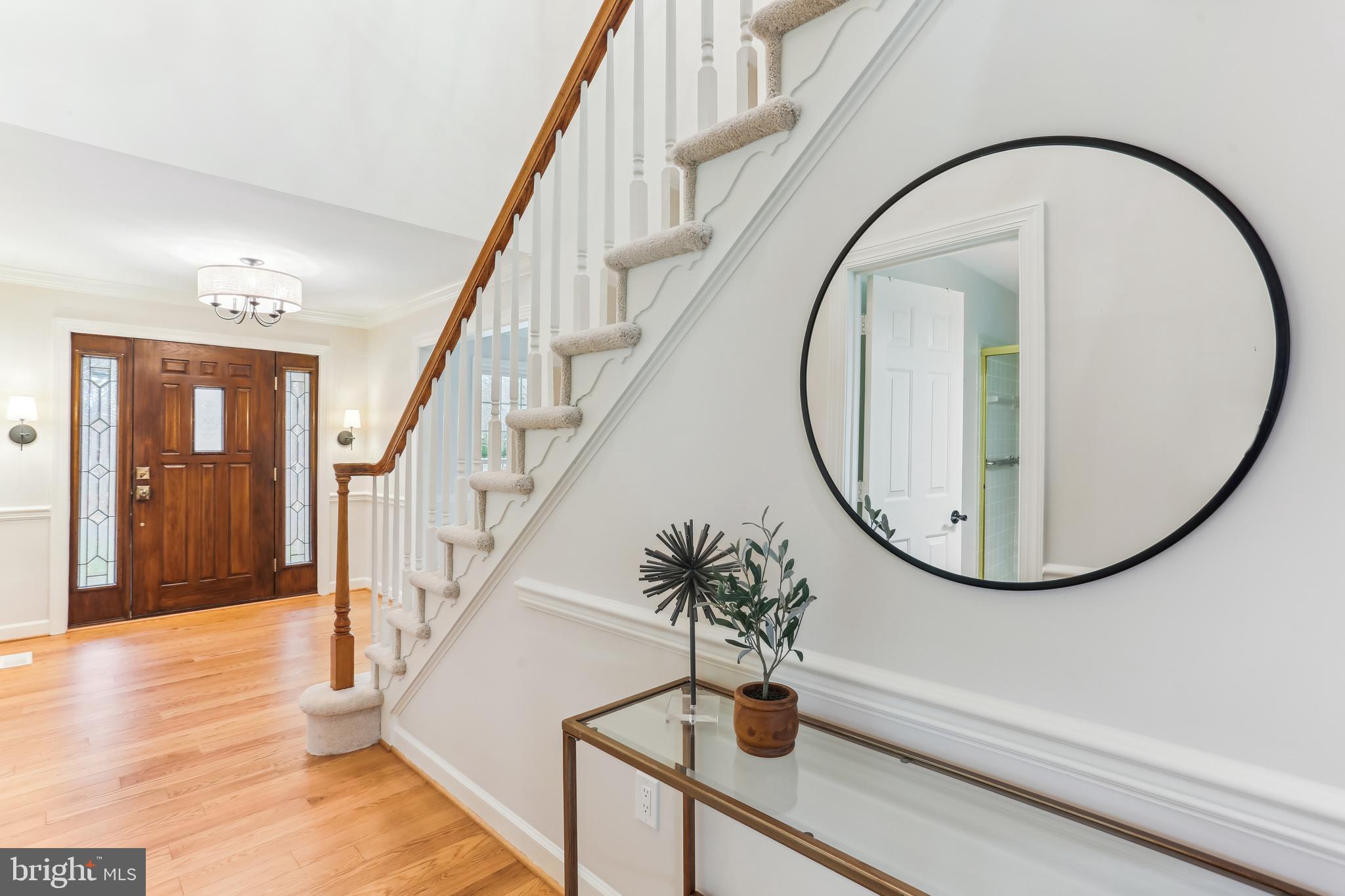 9409 Thornedike Drive Laytonsville, MD 20882 - Photo 9 of 86 Foyer hallway