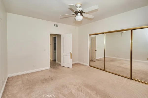 an empty room with fan and a ceiling fan