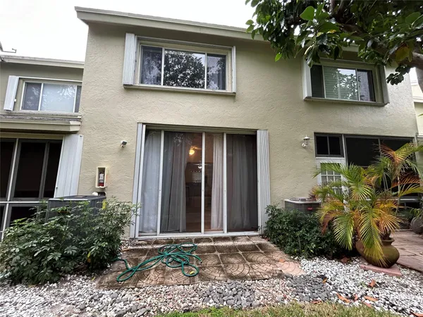 $3,200 | 1043 Kokomo Key Lane, Delray Beach, FL 33483