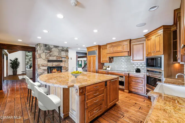 $7,900,000 | 2400 West Potrero Road, Westlake Village, CA 91361