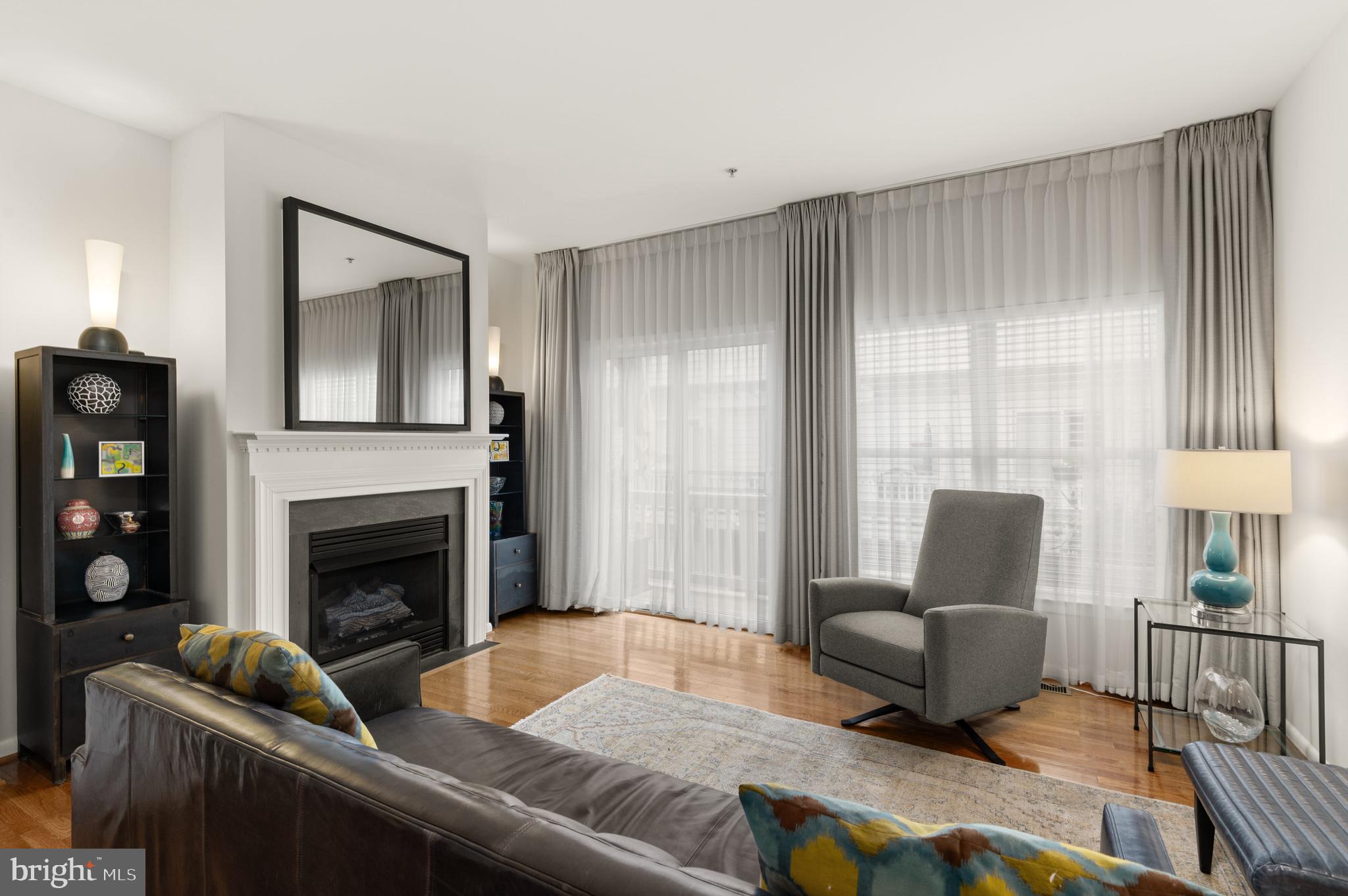 2115 12th Place Northwest Washington, DC 20009 - Photo 3 of 27 Main Level - Living Room