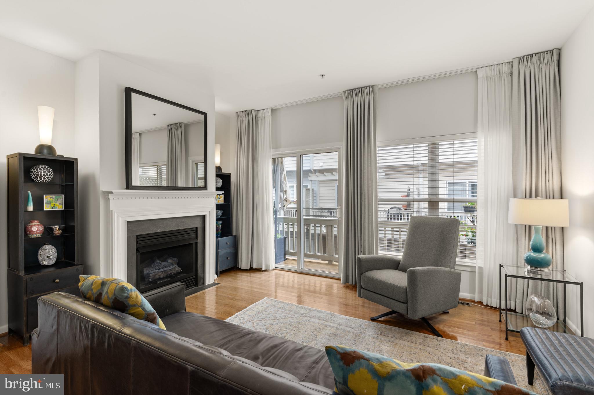 2115 12th Place Northwest Washington, DC 20009 - Photo 4 of 27 Main Level - Living Room