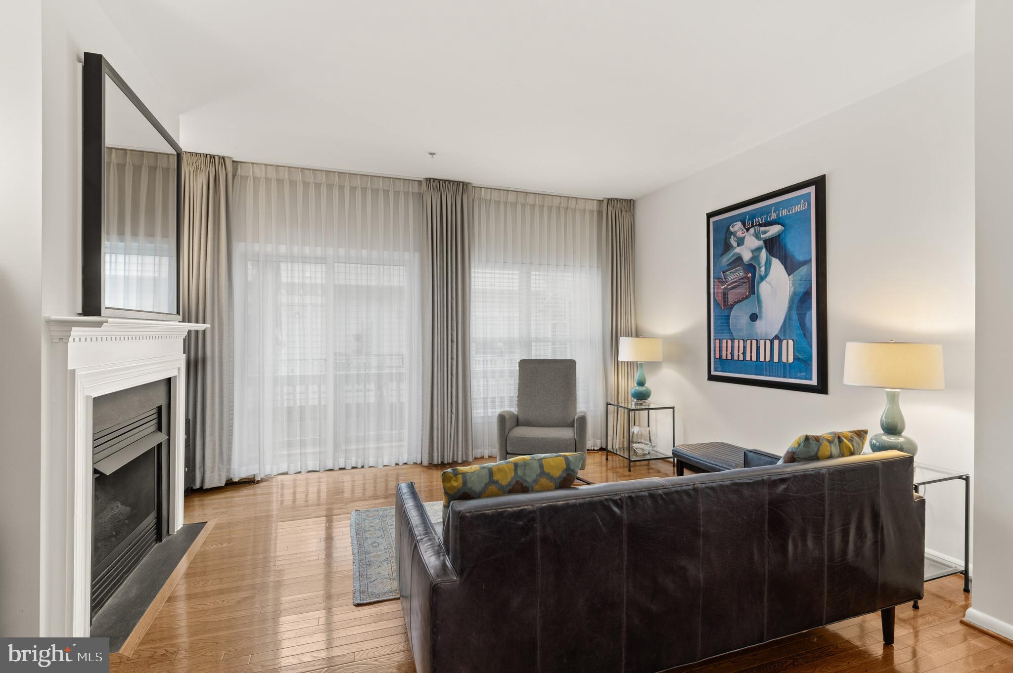 2115 12th Place Northwest Washington, DC 20009 - Photo 5 of 27 Main Level - Living Room