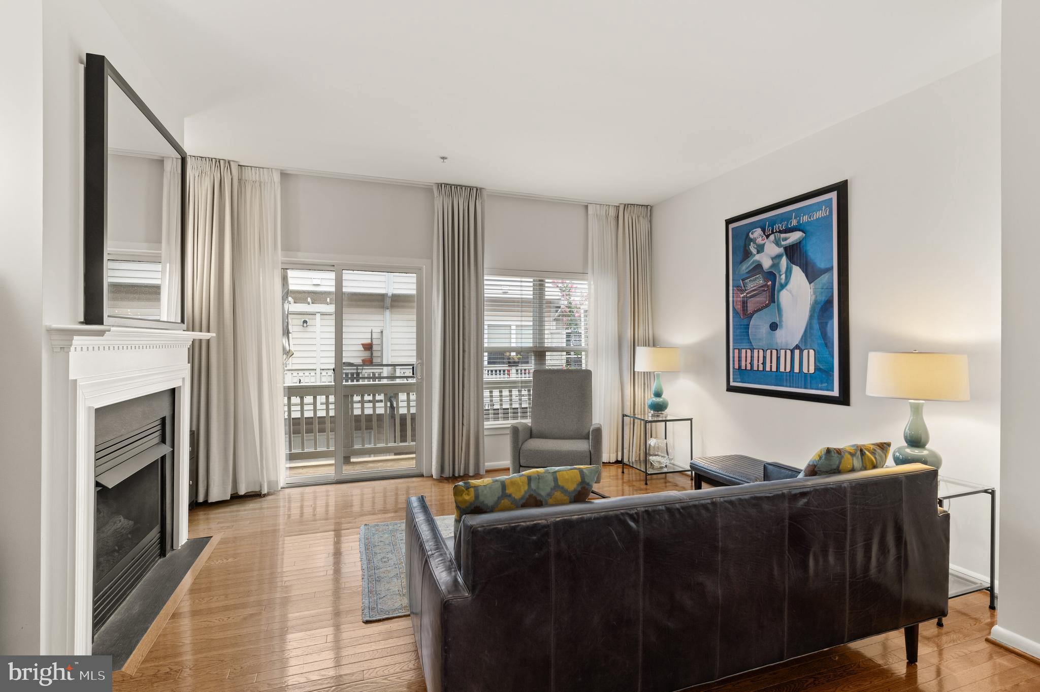 2115 12th Place Northwest Washington, DC 20009 - Photo 6 of 27 Main Level - Living Room