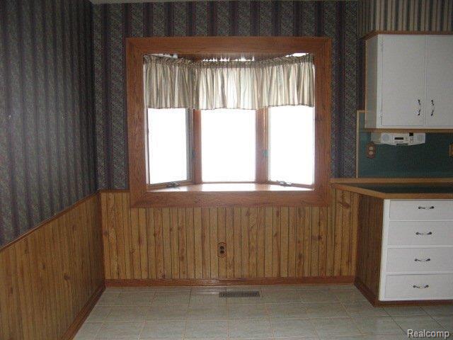 5235 Wakefield Road Grand Blanc, MI 48439 - Photo 4 of 6 dining