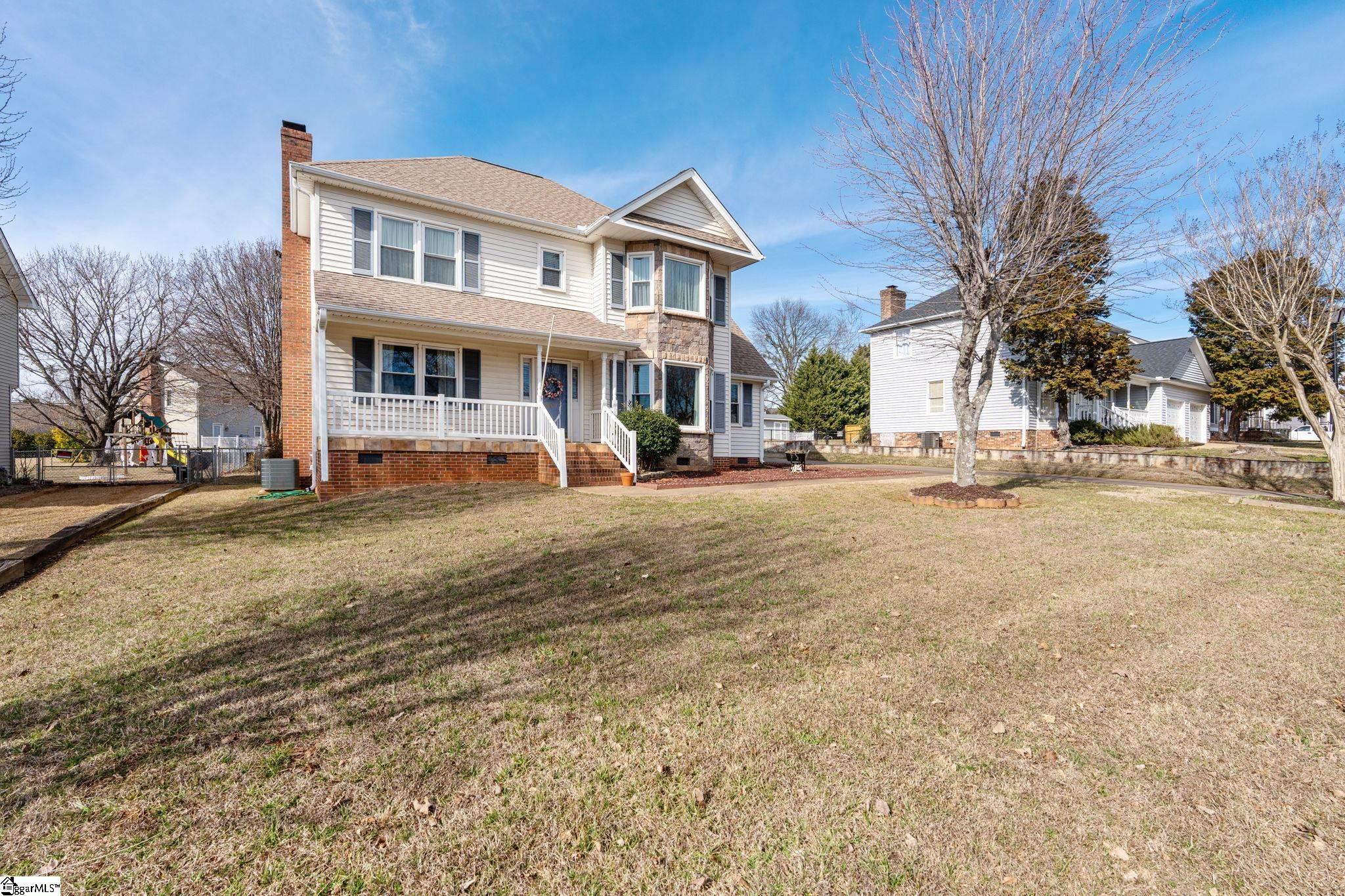 807 Fairview Road Greer, SC 29651 - Photo 3 of 35