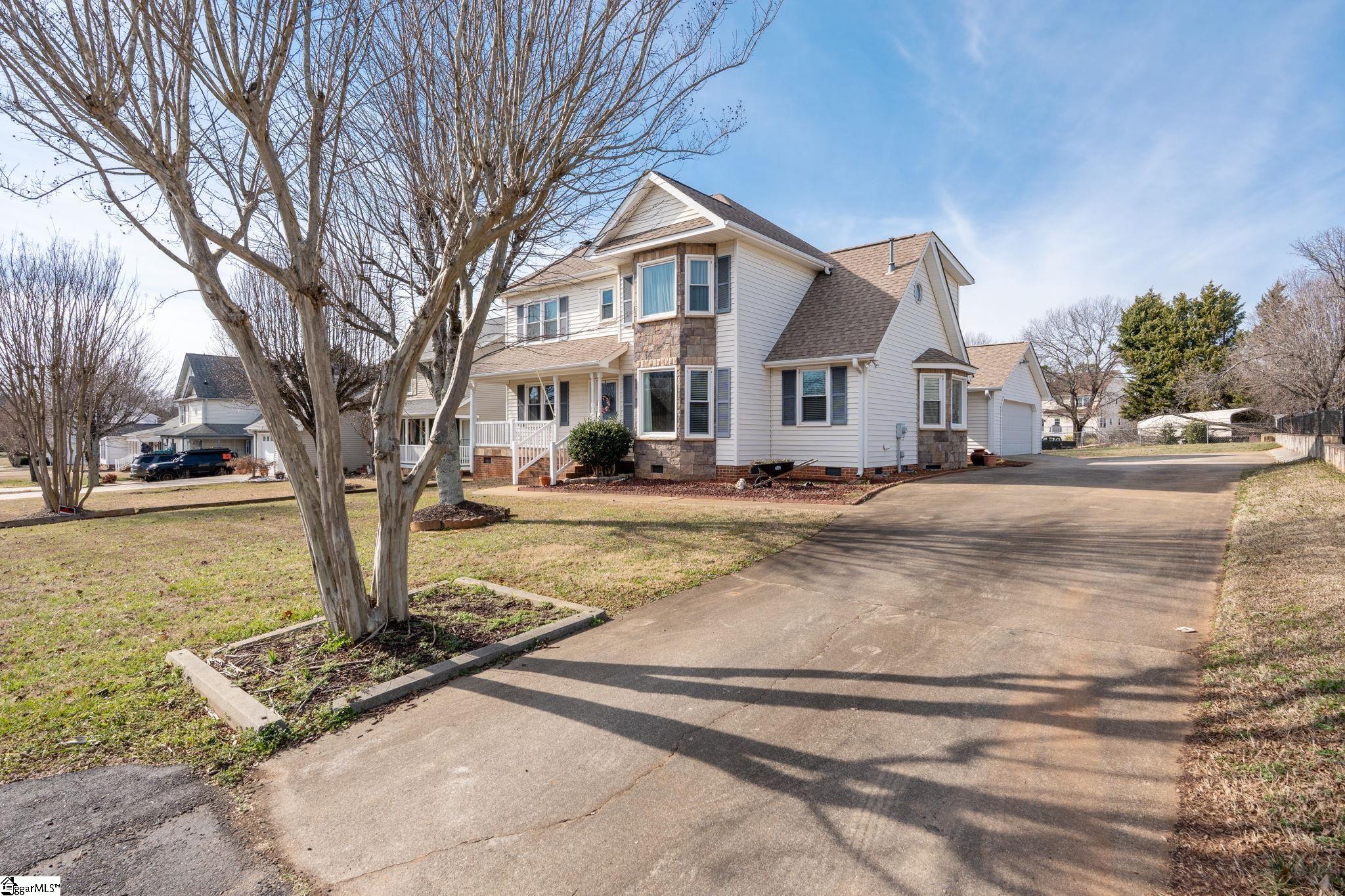 807 Fairview Road Greer, SC 29651 - Photo 4 of 35