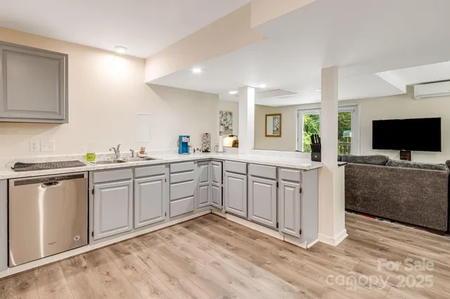 $525,000 | 4155 Turnpike Road, Horse Shoe, NC 28742