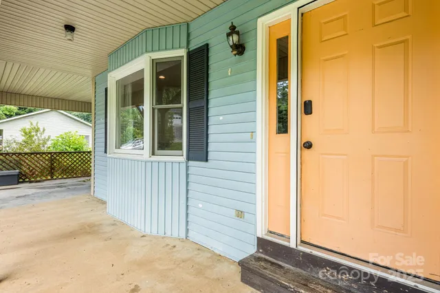 $525,000 | 4155 Turnpike Road, Horse Shoe, NC 28742