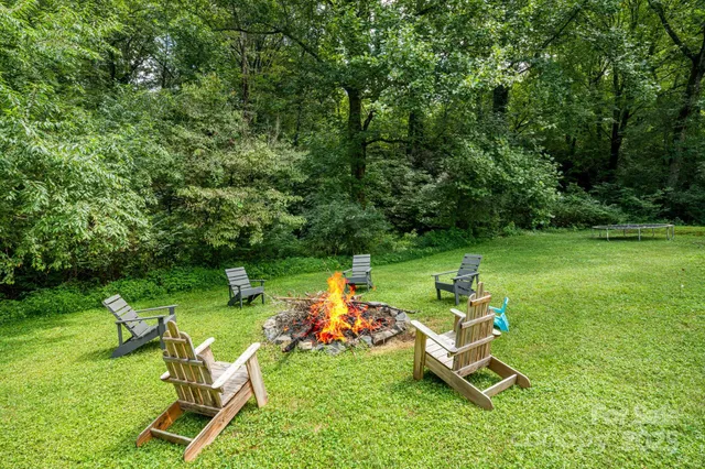 $525,000 | 4155 Turnpike Road, Horse Shoe, NC 28742