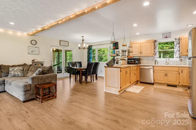 $525,000 | 4155 Turnpike Road, Horse Shoe, NC 28742