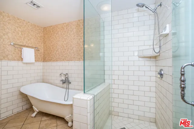 $6,000 | 5967 Carpenter Avenue, Valley Village, CA 91601