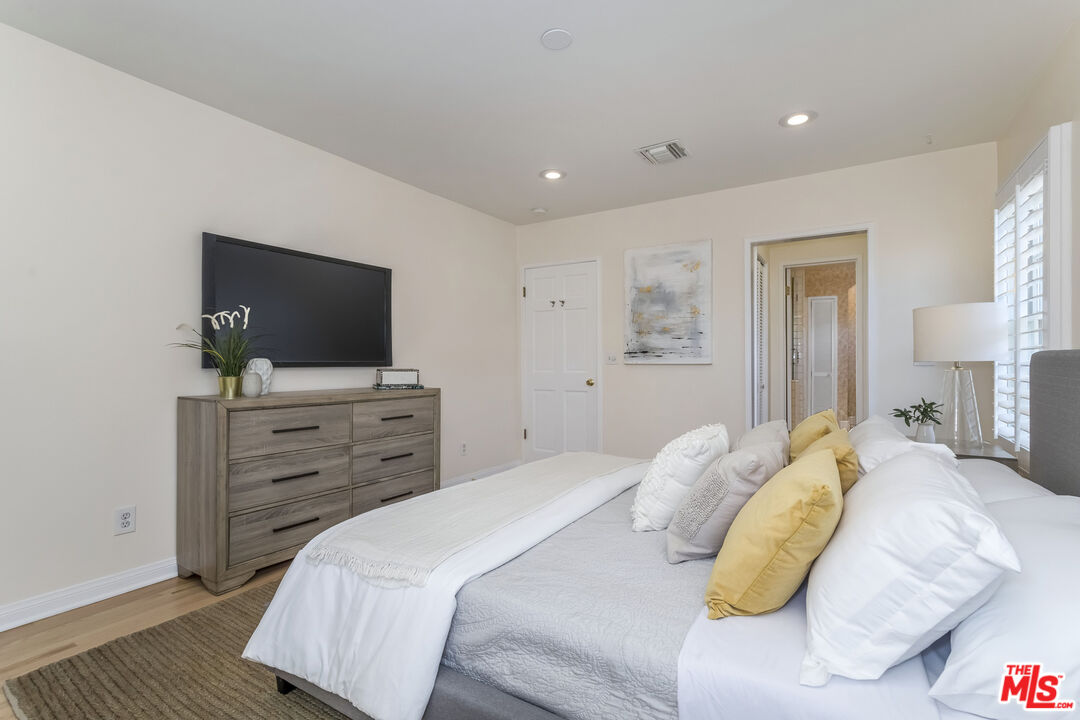 5967 Carpenter Avenue Valley Village, CA 91601 - Photo 17 of 32 a bedroom with a bed and a flat screen tv in it