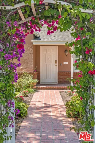 $6,000 | 5967 Carpenter Avenue, Valley Village, CA 91601