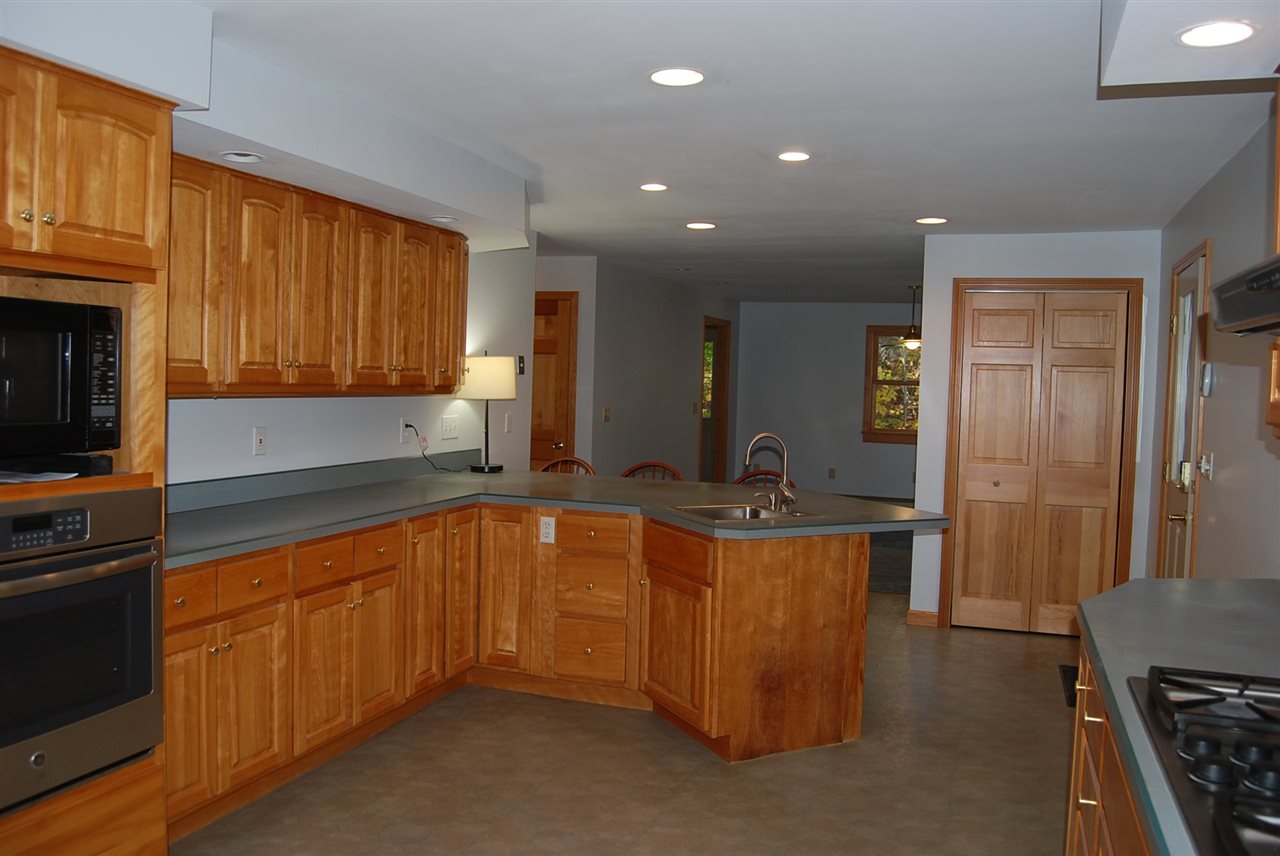 48 Strafford Road Rochester, NH 03867 - Photo 10 of 39