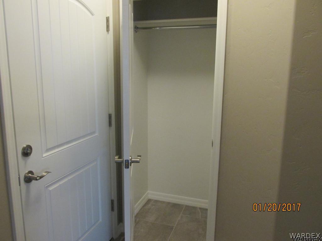 4276 East Cane Ranch Road Kingman, AZ 86401 - Photo 13 of 23 a bathroom with a glass shower door