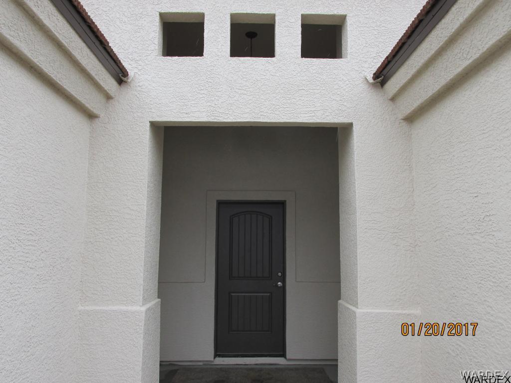 4276 East Cane Ranch Road Kingman, AZ 86401 - Photo 2 of 23 a hallway with windows