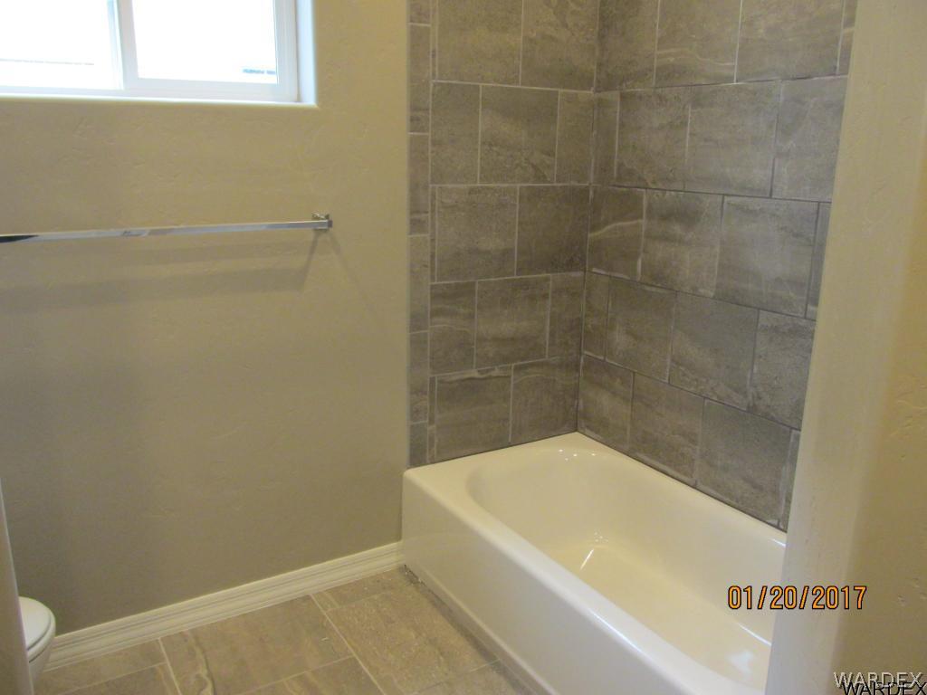 4276 East Cane Ranch Road Kingman, AZ 86401 - Photo 23 of 23 a bathroom with a bathtub