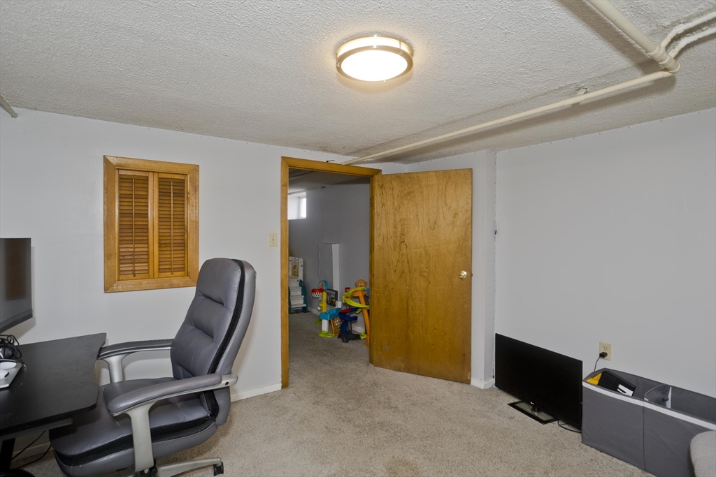 15 Monticello Avenue Springfield, MA 01109 - Photo 30 of 42
