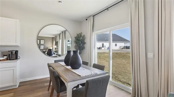 a view of a livingroom with furniture